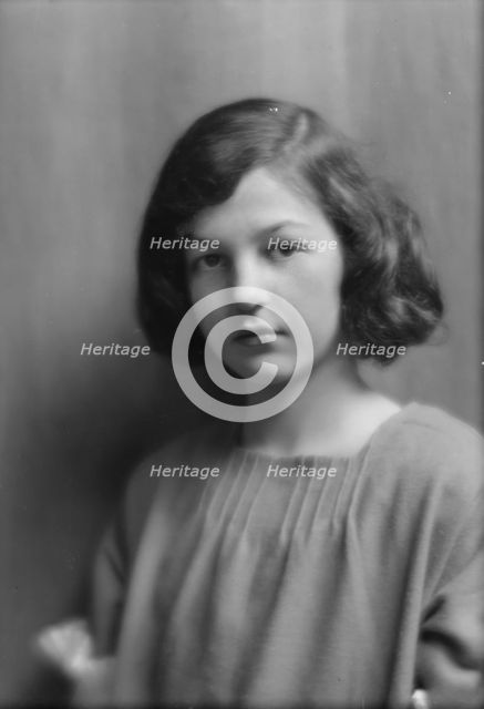 Astor, Alice Muriel, Miss, portrait photograph, 1914 Feb. 28. Creator: Arnold Genthe.