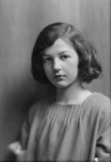 Astor, Alice Muriel, Miss, portrait photograph, 1914 Feb. 28. Creator: Arnold Genthe