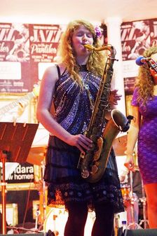 Asha Parkinson, Pantiles Royal Tunbridge Wells, Kent, September 2015. Artist: Brian O'Connor