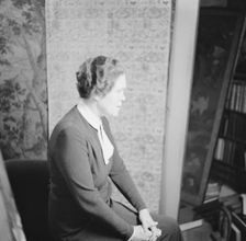 Ashton, E.L., Mrs., portrait photograph, between 1926 and 1942. Creator: Arnold Genthe