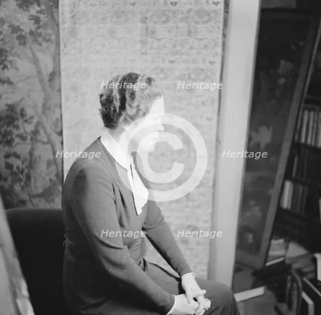 Ashton, E.L., Mrs., portrait photograph, between 1926 and 1942. Creator: Arnold Genthe.