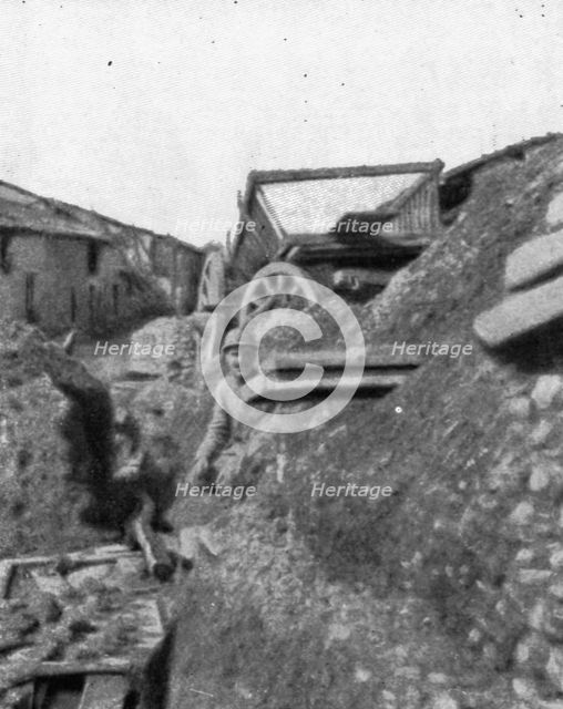 'Aspects du champ de bataille de Verdun; Tranchee et barricade a la lisiere du village de..., 1916. Creator: Unknown.