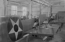 Assembling wings, 1917. Creator: Bain News Service