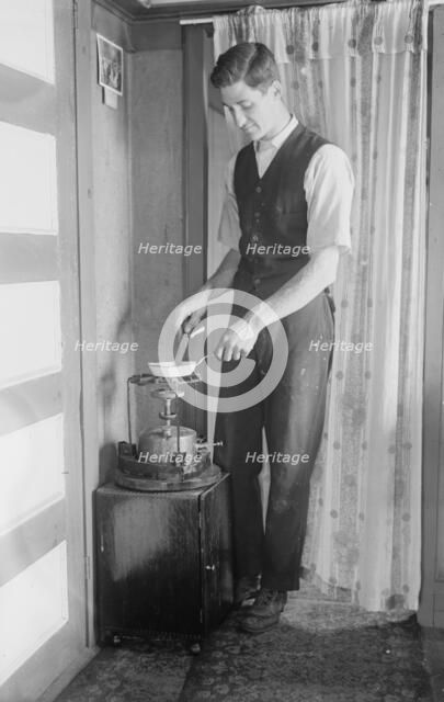 At Broad Channel - the oil stove, between c1910 and c1915. Creator: Bain News Service.