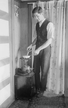 At Broad Channel - the oil stove, between c1910 and c1915. Creator: Bain News Service