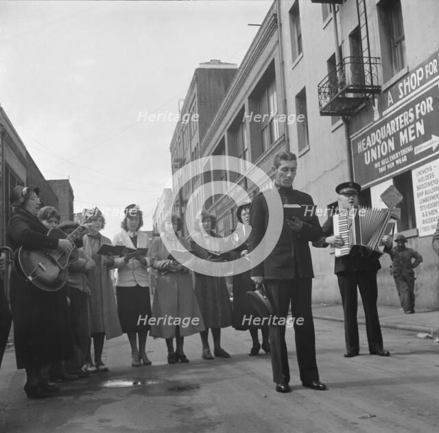 At Minna Street the army forms a semi-circle..., Salvation Army, San Francisco, California, 1939. Creator: Dorothea Lange.
