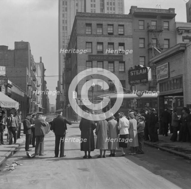 At Minna Street the army forms a semi-circle..., Salvation Army, San Francisco, California, 1939. Creator: Dorothea Lange.