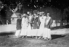 At tennis tournament, Morristown - Misses Hamilton, Crag, Stephens, Hamilton, [Gertrude] Della Torre Creator: Bain News Service
