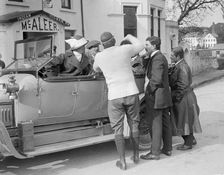 At the RAC TT race, Isle of Man, 10 June 1914. Artist: Bill Brunell