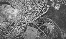 Athenes vue en avion; L'Acropole. Le Zappeion et le Palais de Roi 1916. Creator: Unknown