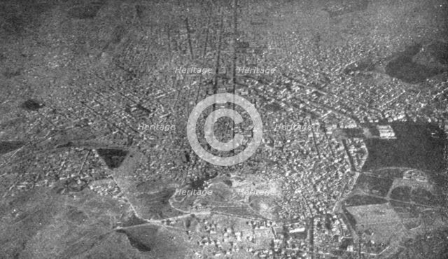 'Athenes vue en avion; vue general d'Athenes, prise en avion a une altitude de 1,800..., 1916. Creator: Unknown.