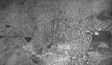 Athenes vue en avion; vue general d'Athenes, prise en avion a une altitude de 1,800..., 1916. Creator: Unknown