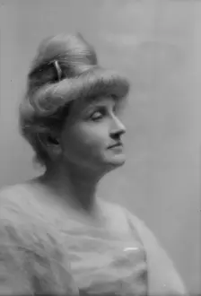 Atherton, Gertrude, portrait photograph, 1912 May 22. Creator: Arnold Genthe