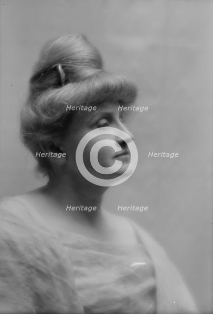 Atherton, Gertrude, portrait photograph, 1912 May 22. Creator: Arnold Genthe.
