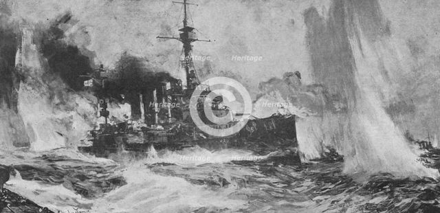 ' Au fort de la bataille Jutland ; le croiseur cuirasse "Warrior" riposant au feu de six..., 1916. Creator: Charles Dixon.