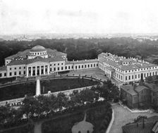 Au Palais de Tauride; Le palais de Tauride, siege de la Douma et centre de la revolution..., 1917. Creator: Unknown