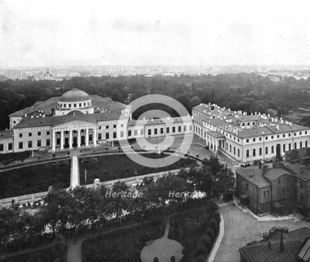 'Au Palais de Tauride; Le palais de Tauride, siege de la Douma et centre de la revolution..., 1917. Creator: Unknown.