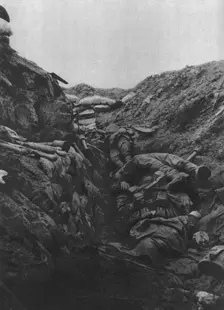 'Au pied du Mort-Homme; un element de tranchee repris a l'ennemi 1916 (1924) Creator: Unknown