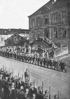 Au quartier general d'armee du general Nivelle; le prince Arthur de Connaught, cousin..., 1916. Creator: Unknown