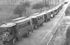 Au Volant; les autobus de Paris affectes aux transports de troupes 1918. Creator: Unknown