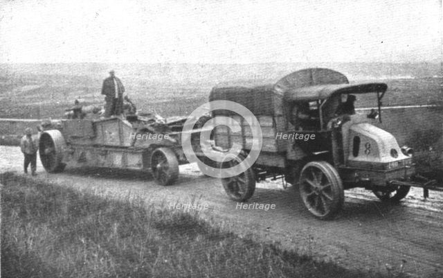 'Au Volant; Tracteurs d'une piece de 240: voiture-affut et voiture-piece', 1918. Creator: Unknown.