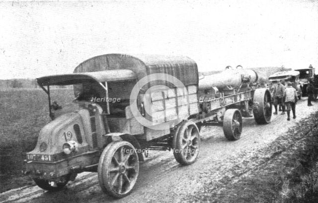 'Au Volant; Tracteurs d'une piece de 240: voiture-affut et voiture-piece', 1918. Creator: Unknown.