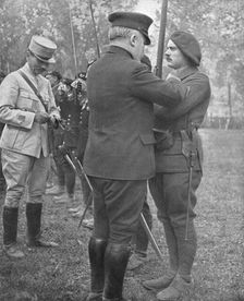 Autour de la Bataille; Le Caporal Goutaudier, decore par M Poincare de la Legion d'Honneur, 1016. Creator: Unknown