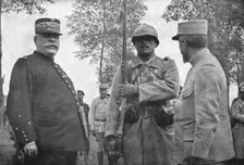Autour de la Bataille; Le colonial Mathieu Jouy photographie entre le general Joffre..., 1916 (1924 Creator: Unknown