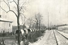 Autour de Verdun pendant la bataille; Sur la route, des camions automobiles amenant..., 1916 (1924) Creator: Unknown