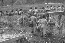 Aux armees Roumaines ; Brancardiers emportant un blesse 1916. Creator: Unknown