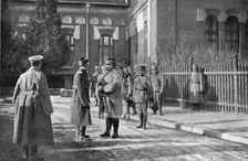 Aux armees Roumaines ; le general Berthelot, chef de la mission militaire que la France a mise, ave Creator: Unknown