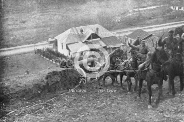 'Aux armees Roumaines ; piece d'artillerie menee a sa position', 1916. Creator: Unknown.