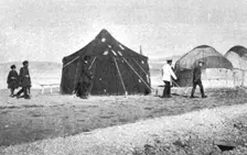 Aux armees russes d'Asie; Un chef kurde vient au camp de l'etat-major russe 1916. Creator: Unknown