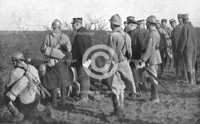 'Aux camps d'instruction de la classe 17; le President de la Republique, le general..., 1916. Creator: Unknown.
