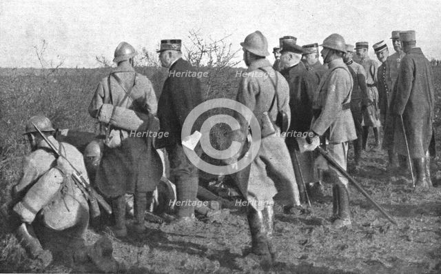 'Aux camps d'instruction de la classe 17; le President de la Republique, le general..., 1916. Creator: Unknown.