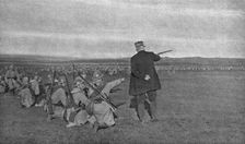 Aux camps d'instruction de la classe 17; le generalissime et les jeunes mitrailleurs 1916. Creator: Unknown