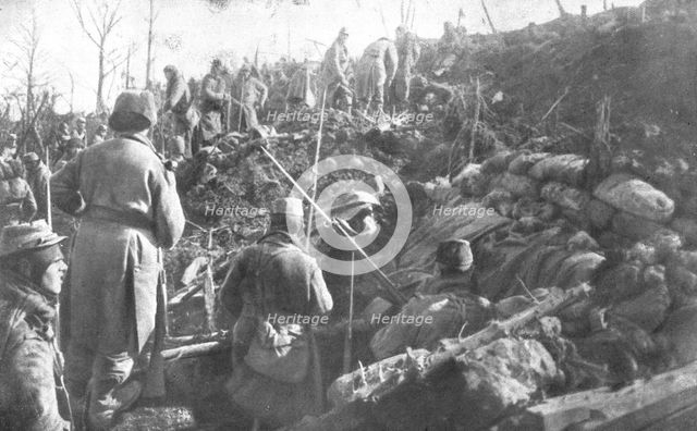 'Aux Eparges; Progressant sous la mitraille, les sections de tete arrivent sur la position', 1915. Creator: Unknown.