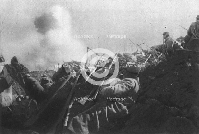 'Aux Eparges; Reste maitre d'un boyau, a 30 metres, l'ennemi lance des grenades...', 1915 (1924). Creator: Unknown.