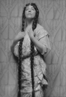 Auld, Gertrude (Mrs. Thomas), portrait photograph, ca. 1914. Creator: Arnold Genthe