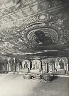 Aus den Felsentempeln von Dambulla 1926