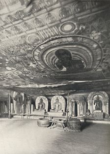 Aus den Felsentempeln von Dambulla 1926
