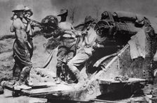 Australian howitzer on the Somme front, World War I, c1914-c1918. Creator: Unknown