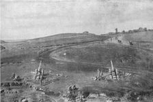 Avec l'armee Serbe de la Tcherna; pieces francaises de 155 long en batterie appuyant..., 1916. Creator: Unknown