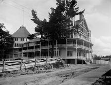 Avery Beach Hotel, South Haven, Mich., between 1890 and 1901. Creator: William H. Jackson