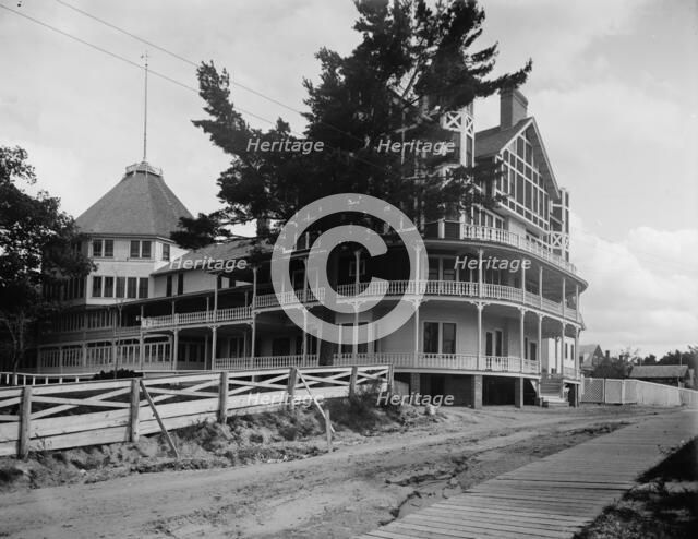Avery Beach Hotel, South Haven, Mich., between 1890 and 1901. Creator: William H. Jackson.