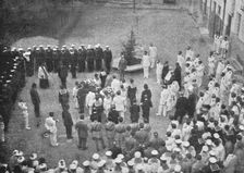 Aviateurs; Les funerailles de L'aviateur Francais Jean Roulier 1916. Creator: Unknown