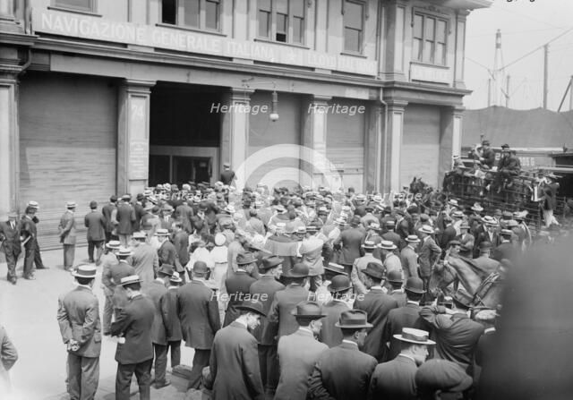 Awaiting Nathan's arrival, 5/25/14, 1914. Creator: Bain News Service.