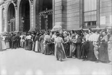 Awaiting relief, Paris, between c1914 and c1915. Creator: Bain News Service