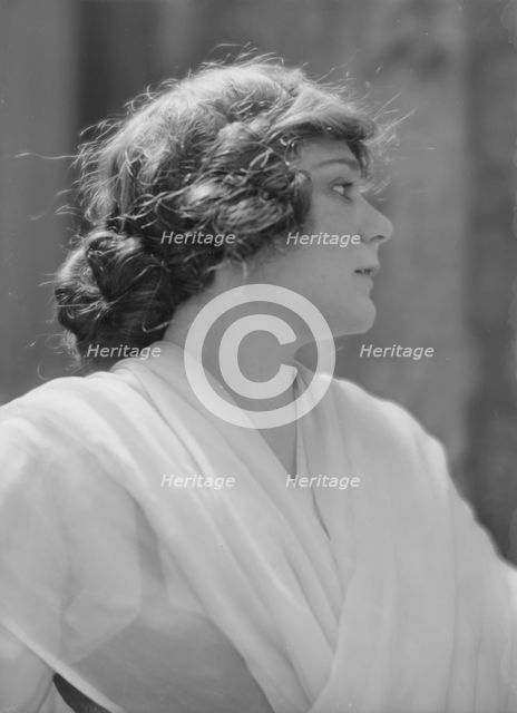 Ayers, Paula, Miss, portrait photograph, 1916 Oct. 10. Creator: Arnold Genthe.