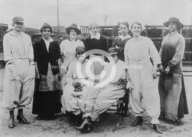 B & O Women Workers, Loraine, O. [i.e. Lorain, Ohio], 1917. Creator: Bain News Service.